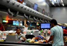Nova lei em Salvador proíbe lojas e supermercados de conferir compras; norma foi sancionada pela prefeitura