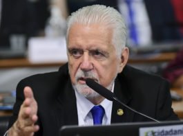 Jaques Wagner elogia operação da PF e cita fake news do PIX