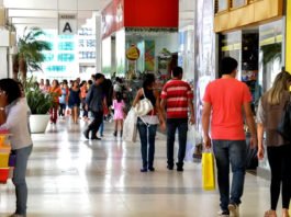 Regra sobre trabalho em feriados no comércio entra em vigor após ter sido adiada ao menos 5 vezes pelo governo