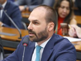 ‘Vagabunda’ e ‘anda com bandido’: Eduardo e Zema trocam farpas, o clima esquenta e atitude chocante é tomada