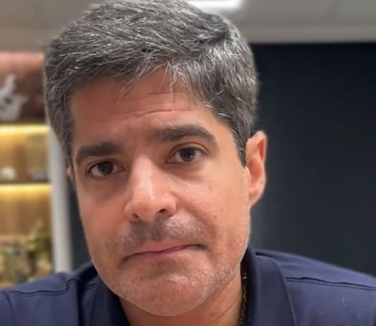 ACM Neto não confirmou presença em entrega de honraria a Flávio Bolsonaro e diz: ‘Vai depender de agenda’; veja mais