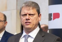 Tarcísio de Freitas admite querer disputar Planalto em 2026 e prepara cenários; decisão deve sair no mês de abril