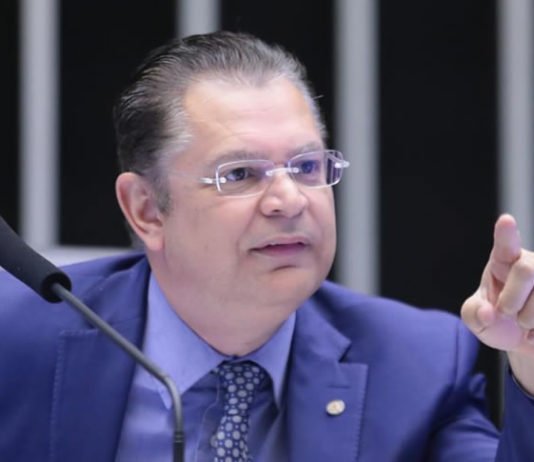 Líder do PL na Câmara, Sóstenes chama Moraes de ditador psicopata que manda nos Três Poderes e impõe sua ditatura