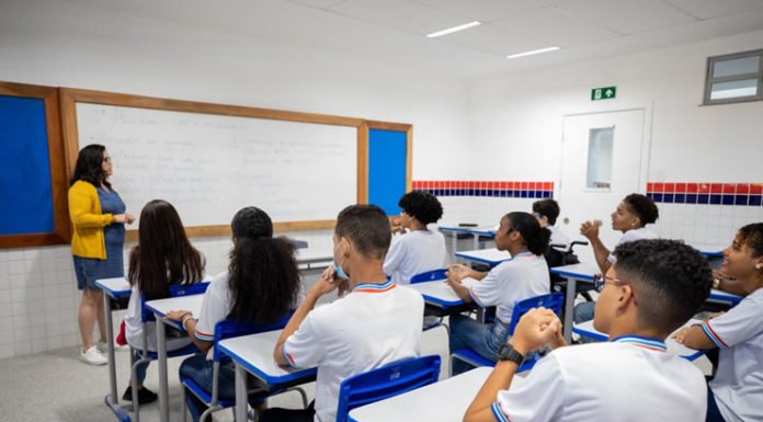 Governo da Bahia paga nova parcela do precatório do abono extraordinário para profissionais da educação estadual