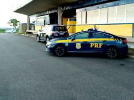 Motorista foi preso ao dirigir embriagado e fugir de abordagem da PRF na BR-101 em Santo Antônio de Jesus; ele foi encaminhado à delegacia do município