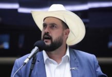 Treta na direita: Eduardo Bolsonaro chama Zé Trovão de ‘bosta’ após críticas a Bolsonaro e intensifica confronto