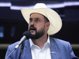Treta na direita: Eduardo Bolsonaro chama Zé Trovão de ‘bosta’ após críticas a Bolsonaro e intensifica confronto