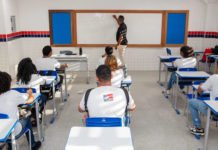 Governado sanciona lei que cria abono extraordinário para profissionais da educação da rede estadual na Bahia