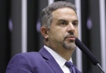 Após estaduais, ACM Neto já busca se aproximar de Ricardo Maia e o deputado seria nome ideal para sua vice em 2026