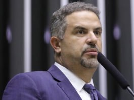 Após estaduais, ACM Neto já busca se aproximar de Ricardo Maia e o deputado seria nome ideal para sua vice em 2026