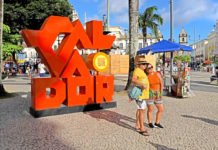 Bahia lidera ranking de turismo em 2024, diz levantamento; Salvador aparece como a sexta cidade mais visitada