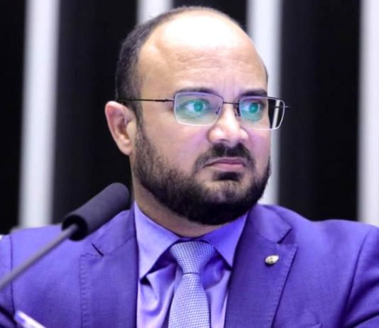 Entre deputados baianos na Câmara dos Deputados, Bolsonarista lidera o ranking de engajamento, diz levantamento; veja