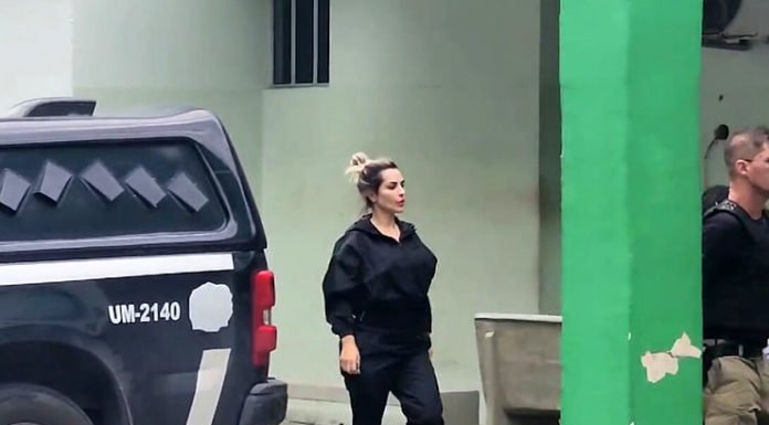 Influencer e advogada, Deolane Bezerra dorme em uma cela de outra detenta por síndrome do pânico na cadeia