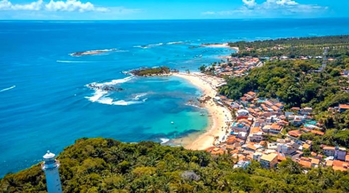 Kim Kataguiri critica taxa de acesso a Morro de São Paulo e anuncia ação na Justiça: deputado diz que a cobrança de R$ 90 tem afastado turistas; veja mais