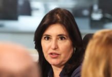 ‘O Deus deles, Deus, pátria e família, não é o mesmo Deus nosso’, dispara Simone Tebet sobre a família Bolsonaro; confira