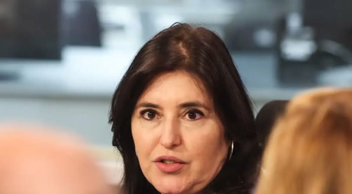 ‘O Deus deles, Deus, pátria e família, não é o mesmo Deus nosso’, dispara Simone Tebet sobre a família Bolsonaro; confira