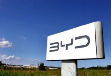 Operários da montadora chinesa BYD na Bahia fazem paralisação por melhores condições de trabalho