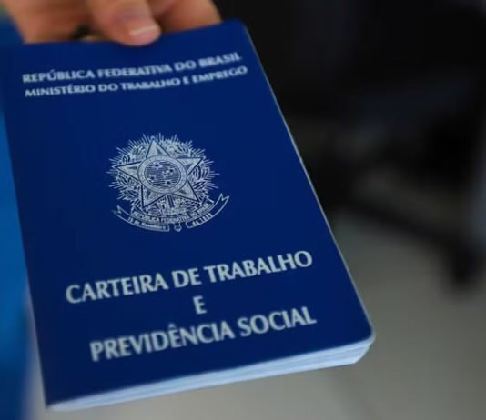 Desemprego no Brasil cai para 5,6%, menor nível da história