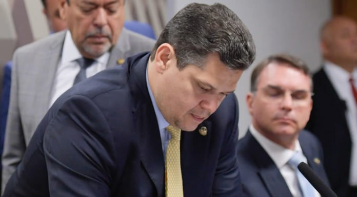 Fim da 6×1: Senado inicia recesso sem que Alcolumbre dê início à tramitação e pode ficar para depois das eleições