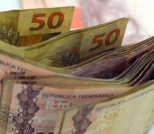 Com a chegada do fim do ano, vai receber 13º salário? Saiba quais são os prazos, valores e se tem direito