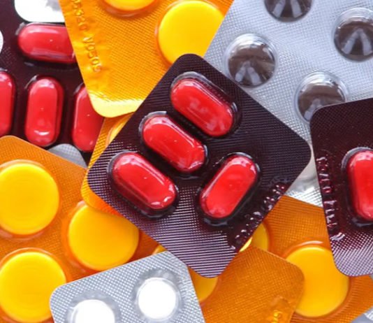 Prescrição de antibióticos por enfermeiros: CFM pede revogação de norma; enfermeiros defendem medida; entenda a polêmica