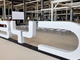 Sindicato denuncia assédio e tratamento desigual entre brasileiros e chineses na fábrica da BYD em Camaçari