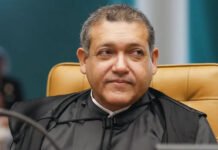 Presidente do TSE determina suspensão de pesquisa AtlasIntel que apontou queda de Flávio Bolsonaro