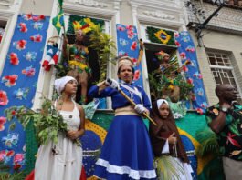 Milhares celebram 2 de Julho nas ruas de Salvador, data que marca Independência do Brasil na Bahia