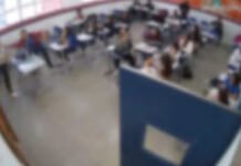 MP-BA apresenta à Justiça caso de professora agredida por aluno; vídeo mostra tapa no rosto