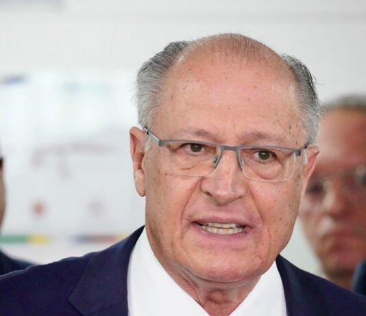 Pix é ‘sucesso’ e tarifas é que devem ser resolvidas, diz Alckmin sobre EUA
