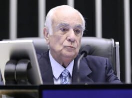 Por pressão da bancada, PL expulsa deputado que elogiou Moraes e mandou recado a Trump