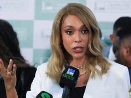 Erika Hilton pede ao STF bloqueio das contas de Eduardo Bolsonaro