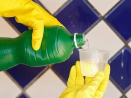 Vai limpar a casa? Nunca misture água sanitária e álcool; professores explicam por quê