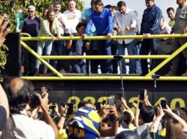 Bolsonaro participa de motociata com apoiadores pelas ruas de Brasília; ex-presidente cumpre medidas cautelares