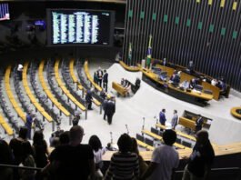 Salvador participa de protesto contra a PEC da Blindagem neste domingo (21)