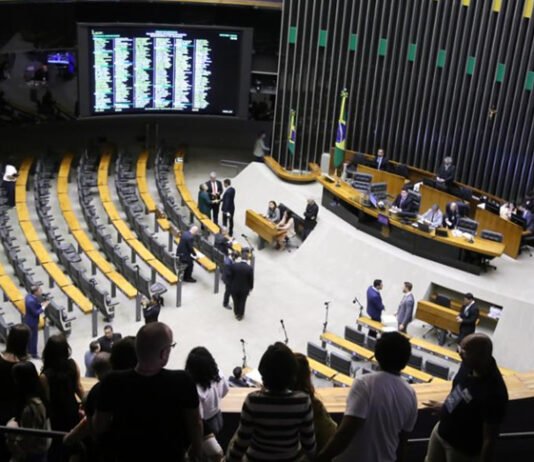 Governo propõe R$ 40,8 bilhões para emendas parlamentares