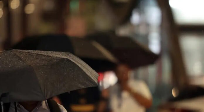 Inmet emite alerta amarelo para chuvas em Salvador e outras 24 cidades da Bahia válidos até terça-feira
