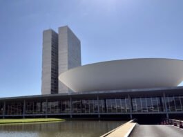 Oposição vai propor ampliar isenção do IR para R$ 10 mil no Senado