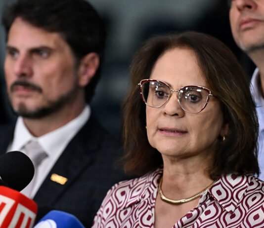 Após visita, Damares diz que Michelle será porta-voz de Bolsonaro: ‘Nasceu uma líder’
