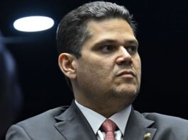 Cúpula do PT avalia Alcolumbre e Hugo Motta sufocando reeleição de Lula com derrubada do IOF no congresso; confira