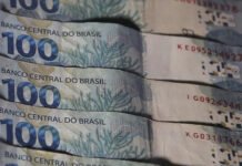 Economia brasileira cai 0,3% em outubro sob efeito da taxa de juros elevada