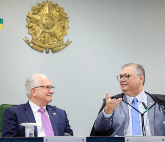 STF está sobrecarregado e sofre com a judicialização excessiva da política, diz Flávio Dino