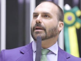 Eduardo Bolsonaro diz que recebeu com pesar a decisão dos Estados Unidos de retirar sanções contra Moraes; veja mais