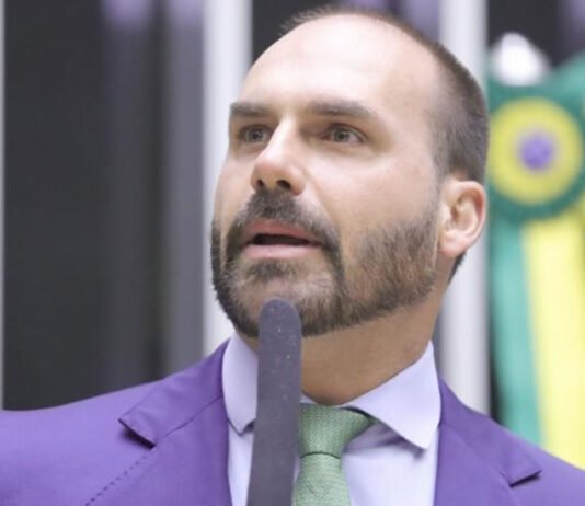 Eduardo Bolsonaro diz que recebeu com pesar a decisão dos Estados Unidos de retirar sanções contra Moraes; veja mais