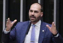 Investigadores Polícia Federal avalia medidas contra Eduardo Bolsonaro por tentativa de extorsão à Justiça