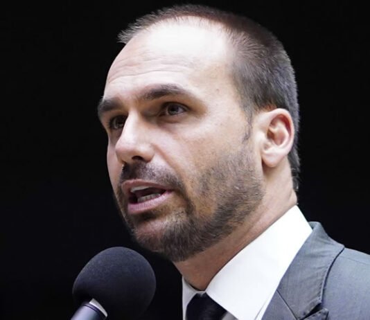 Confira: Centrão pode frustrar o plano B de Eduardo Bolsonaro para as eleições 2026 e já não reagiram com entusiasmo