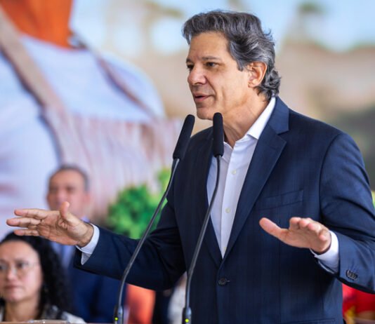Haddad manda indireta a Tarcísio em discurso: ‘A gente não celebrava ataque estrangeiro ao Brasil’