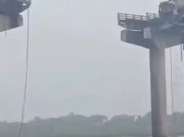Estrutura de ponte desaba e deixa mortos na Índia