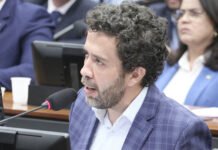 Conselho de Ética da Câmara suspende mandato de André Janones por 90 dias por ofender Nikolas Ferreira