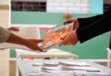 Sem verba, MEC adota ‘compra escalonada’ de livros e foca em português e matemática para 2026